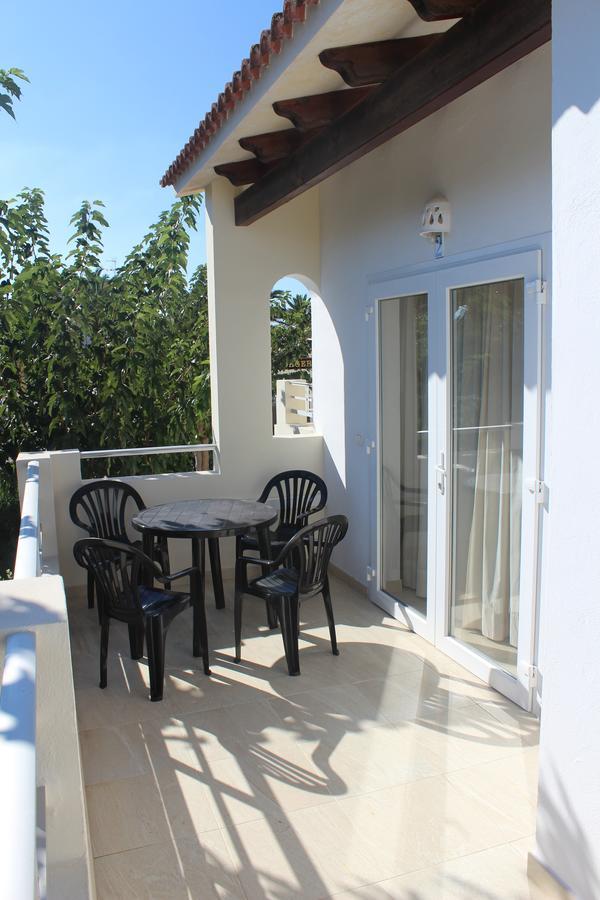 Apartamentos Rayma I-Ii-Iii Cala Blanca  Esterno foto
